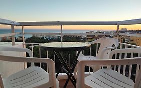 Hercules Paradise 531 Apartamento con vistas al mar Mediterráneo en Benalmádena en vibrante zona comercial con WiFi propia ideal para teletrabajo o estancias largas experiencia única en la Costa del Sol Málaga Andalucía well connected to the airport